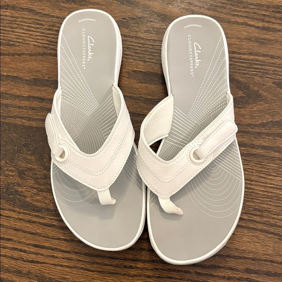 Clarks Shoes - Clarks Cloudsteppers White and Gray Flip Flops